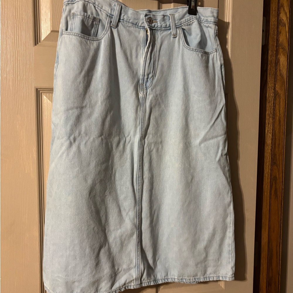 Vintage looking Old Navy Light Blue Denim Midi Skirt with Front Seam